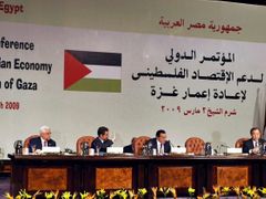 Konference v Šarm as Šajchu, Mahmúd Abbás zcela vlevo