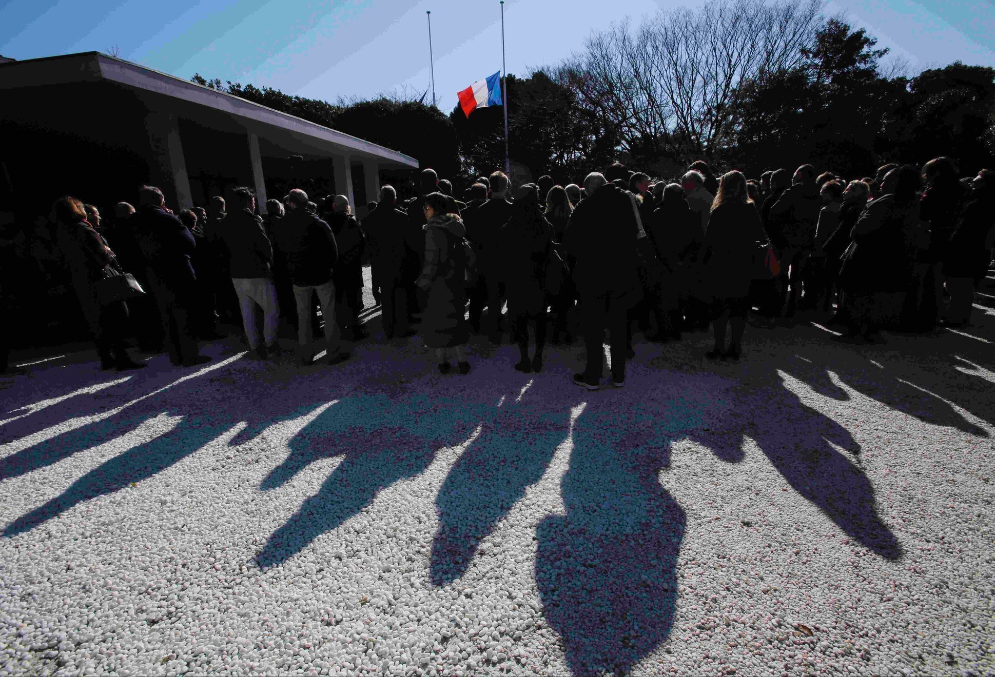 Pietní akce ve světě obětem pařížské tragédie