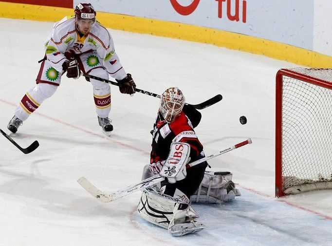 Spengler Cup: Sparta - Kanada: Jeff Deslauriers a Jakub Koreis