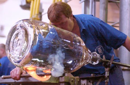 Největší pivní sklenici na světě vyrobili v roce 2004 skláři v Harrachově na Semilsku