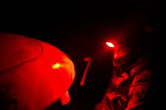 To si Kreml ani neuměl představit. Ukrajinci ničí Rusko zevnitř, ukázali noční video