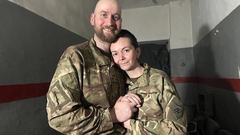 Mrazivý slib mrtvému manželovi. Ukrajinka natočila silné video, pak ji zajali Rusové