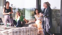 „Vlasta chlastá na hřišti.“ Trailer k filmu o odvážném experimentu s alkoholem je tu