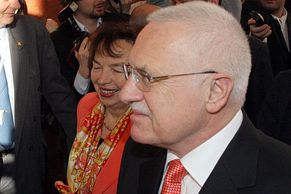 Sobota na Hradě: Půl hodina jednání, hodiny zákulisních her a pat