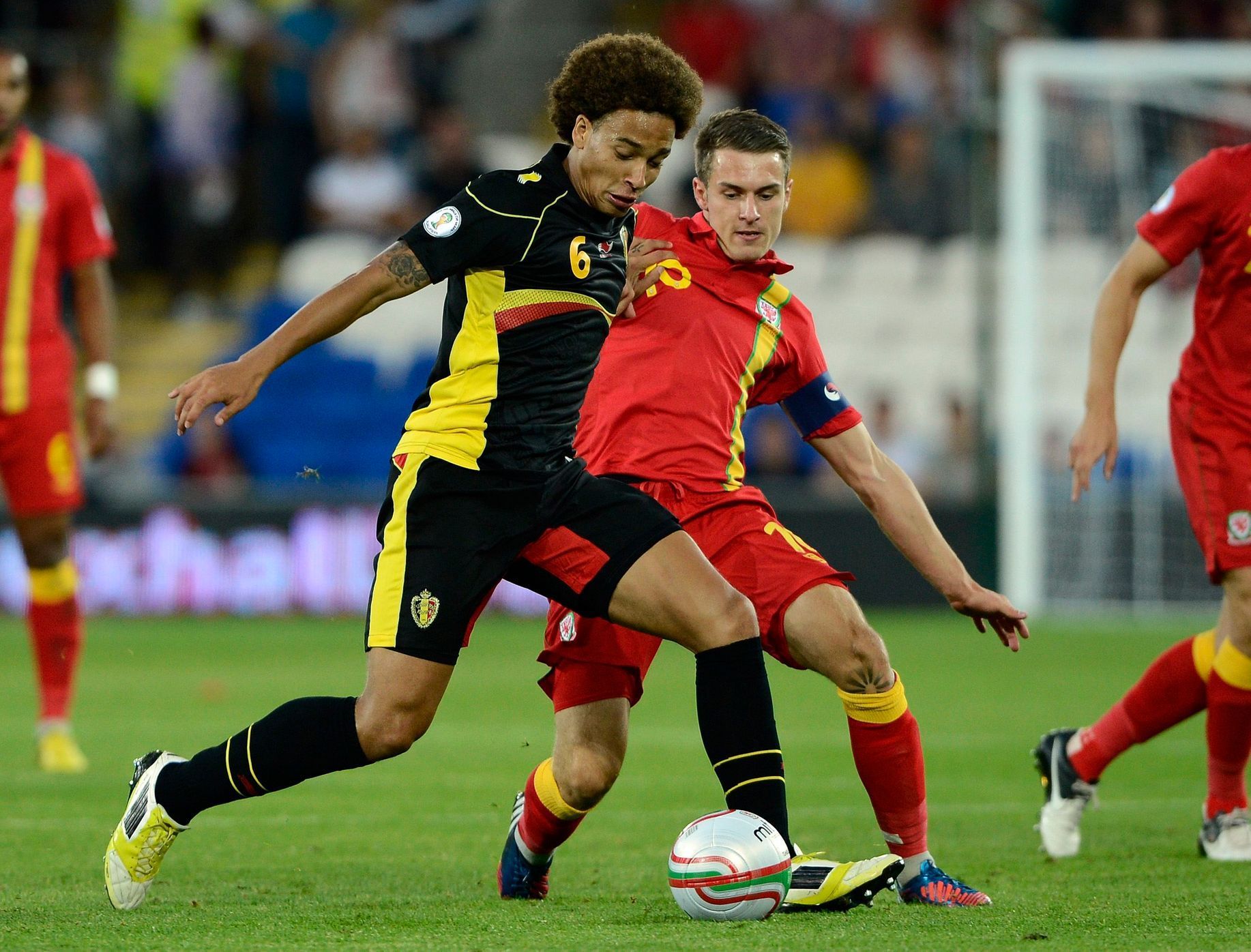 Wales - Belgie (Aaron Ramsey a Axel Witsel) kvalifikace na MS 2014