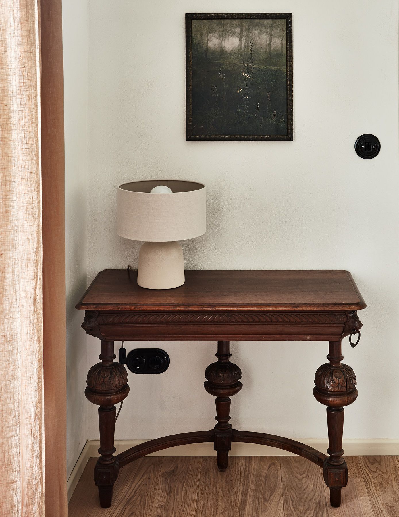 zámek Žďár nad Sázavou ubytování apartmán u jelena interiér pokoje stolek