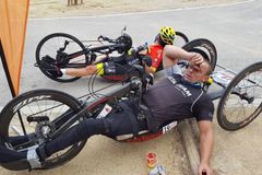 Handicapovaný triatlonista přišel o handbike. 250 tisíc na nový vybrali lidé za den