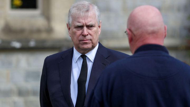 Vinila Epsteina, teď podala žalobu na prince Andrewa. Nezletilou ženu měl zneužít; Zdroj foto: Reuters