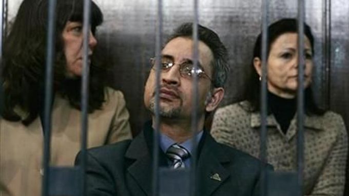 Libyjský tribunál odsoudil Ašrafu Hadžudžovi a pětici sester k trestu smrti, pak ho zmírnil na doživotí. Po osmi letech vězení byli nakonec všichni převezeni do Sofie.