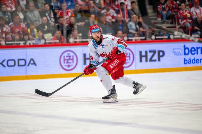 Marian Adámek ve finále extraligy Třinec - Hradec Králové.