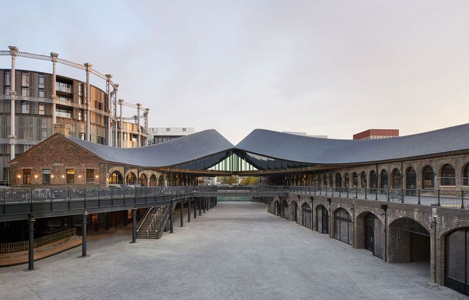 Coal Drops Yard neboli uhelné sklady jsou dnes jedním z nejzajímavějších nákupních center v Londýně.