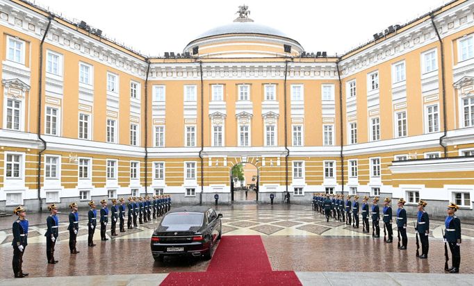 The Aurus Senate limousine carrying Russian President Vladimir Putin drives prior to an inauguration ceremony at the Kremlin in Moscow, Russia May 7, 2024. Sputnik/Alekse