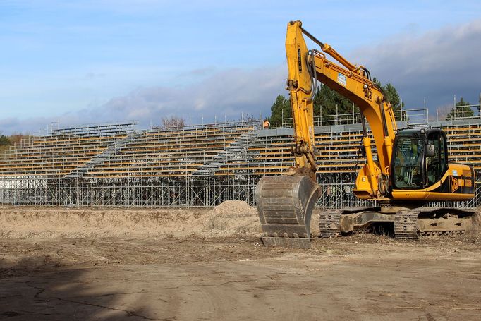 Kometa se začala na lednové zápasy pod širým nebem připravovat už s dvouměsíčním předstihem. Na místě bývalého hokejového stadionu v Lužánkách již rostou tribuny.