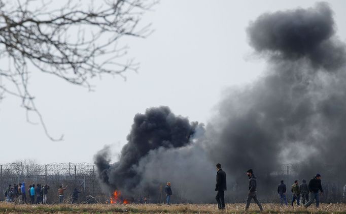 Migranti na řecko-turecké hranici.