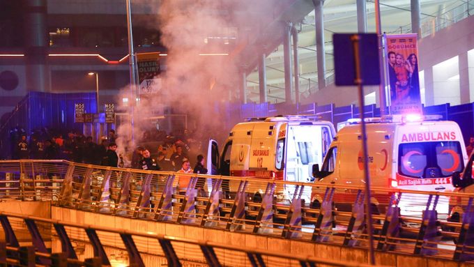 Výbuch v Istanbulu u stadionu Besiktase po ligovém zápase s Bursasporem.