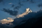 Hora Mačapučare v oblasti Annapurny je vysoká 6993 metrů a výstup na ni je zakázán. Hinduisté věří, že tam sídlí ničitel vesmíru - bůh Šiva -, podle buddhistů ji obývá Amitábha - Buddha Neomezeného světla. Její název znamená v češtině "Rybí ocas", což poukazuje na neobvyklý tvar hory, která se těsně pod vrcholkem rozdvojuje.