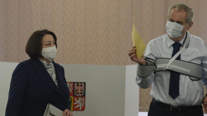 První volební den skončil, hlasovat přišla zhruba čtvrtina lidí