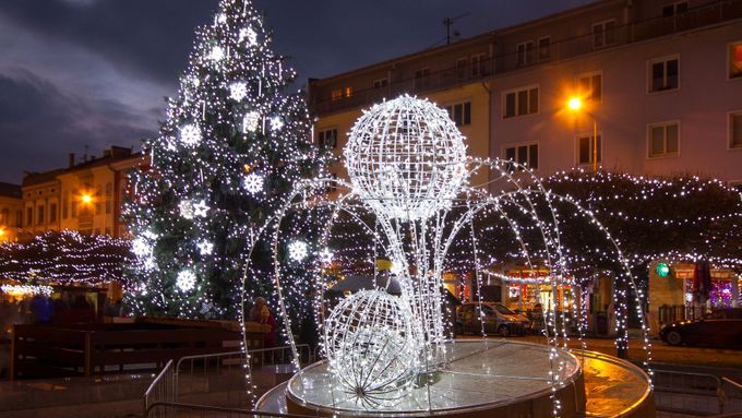 Obrazem: Které české město má nejkrásnější vánoční strom?