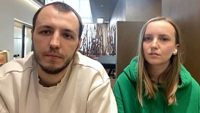 „Radši už nikdy nepojedeme do Ruska, než abychom souhlasili s tím, co se děje,” říkají Ksenia a Anton Vaykhel, Rusové žijící v Česku.