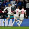 Luke Shaw slaví gól ve finále ME 2020 Itálie - Anglie