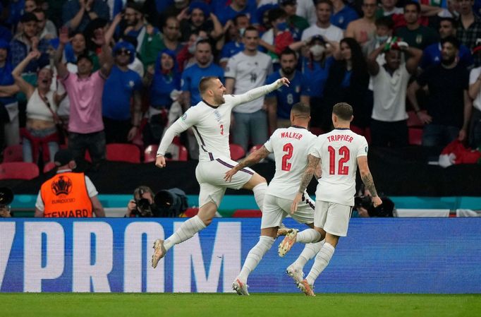 Luke Shaw slaví gól ve finále ME 2020 Itálie - Anglie