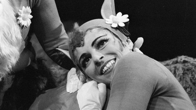 Helena Tattermuschová, sólistka opery Národního divadla v Praze - jako liška Bystrouška ve stejnojmenné opeře Leoše Janáčka na scéně ND v Praze, duben 1978.