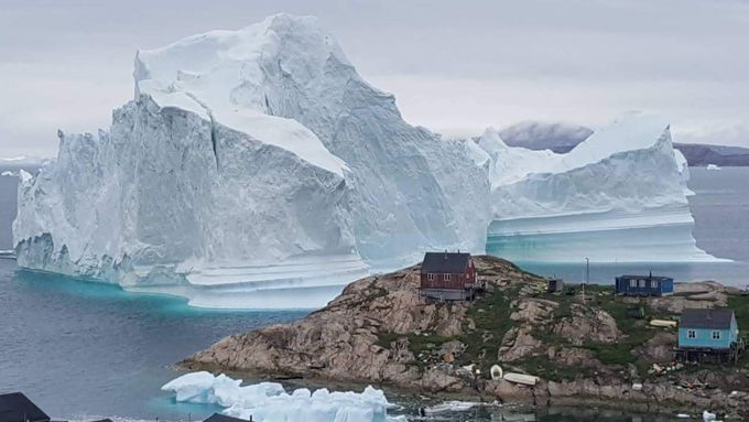 K břehům Grónska připlul obří ledovec