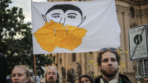 Demonstrace za rezignaci Marie Benešové z postu ministryně spravedlnosti a ideálně i rezignaci premiéra Andreje Babiše trvají už třetí týden a rostou.