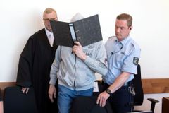 Dva muži sexuálně zneužívali děti v německém kempu, soud je poslal za mříže