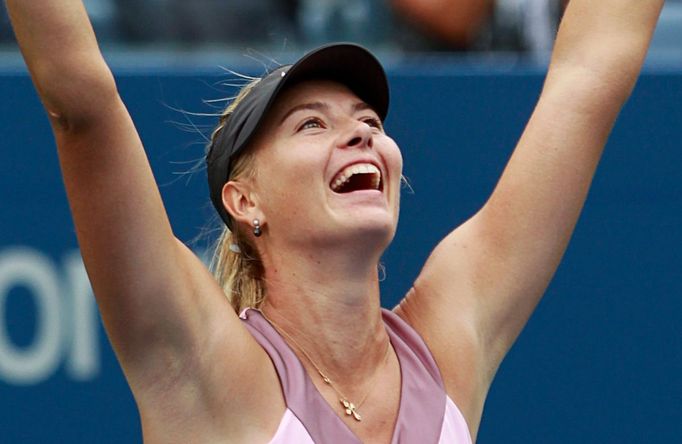 Ruská tenistka Maria Šarapovová se raduje z vítězství nad Francouzkou Marion Bartoliovou ve čtvrtfinále US Open 2012.