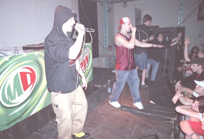 Křest alba Supercrooo se konal v červnu 2004 v pražském klubu Abaton.