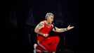 Zpěvák Robbie Williams během svého nedělního koncertu v pražské O2 areně.