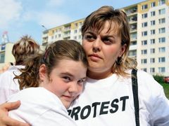 Veronika Lhotská s dcerou Denisou přijely do Mostu z Chomutova.