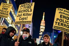 Úřady v USA zveřejnily záběry ze zákroku policistů, který vedl k úmrtí řidiče