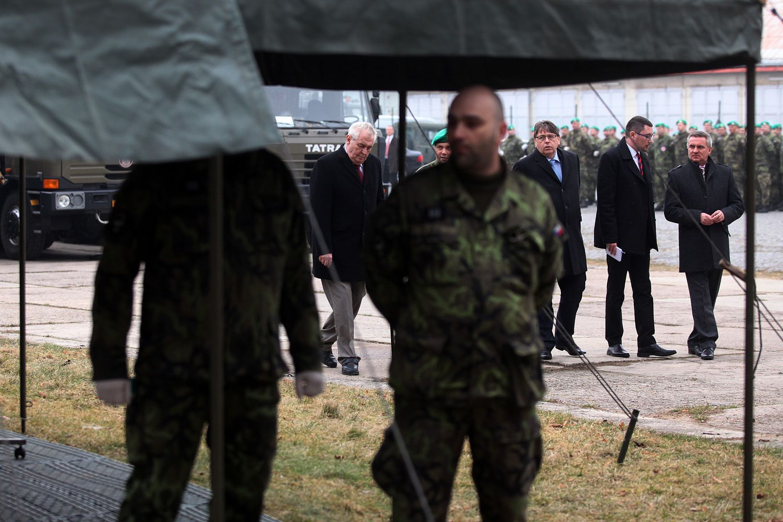 Miloš Zeman navštívil polní nemocnici