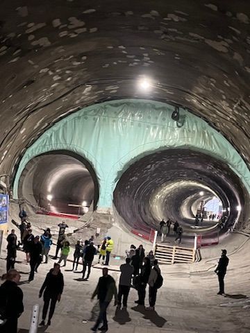 den otevřených dveří stavba metra D úsek Pankrác Olbrachtova