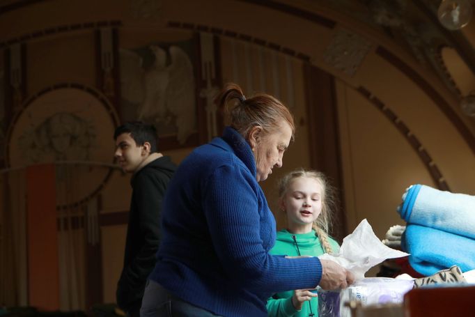 Uprchlíci z Ukrajiny. Záběr z uprchlického centra v budově Správy železnic na Hlavním nádraží v Praze.