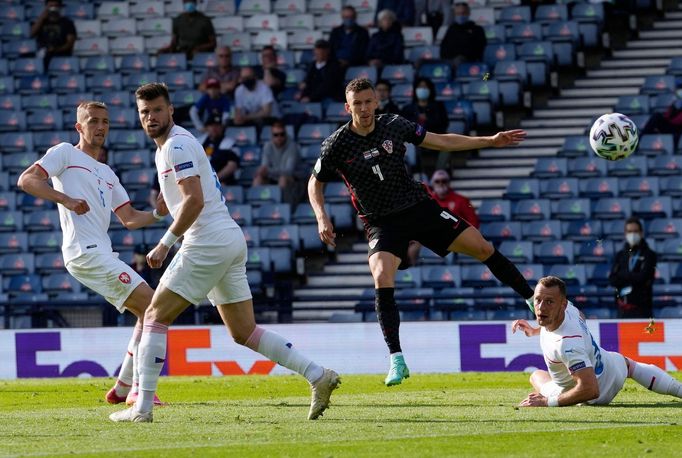 Ivan Perišič dává gól na 1:1 v zápase Chorvatsko - Česko na ME 2020