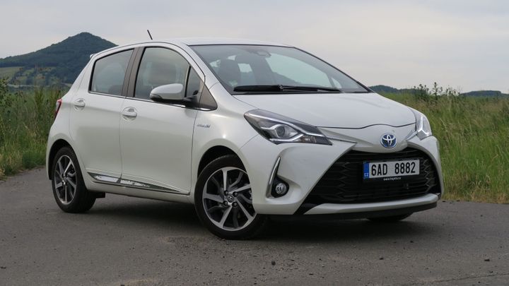 Prodej hybridů v Česku za loňský rok výrazně stoupl. Vede Toyota následovaná Audi