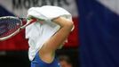 Česká tenistka Petra Kvitová v utkání Fed Cupu 2012 proti Srbce Aně Ivanovičové.