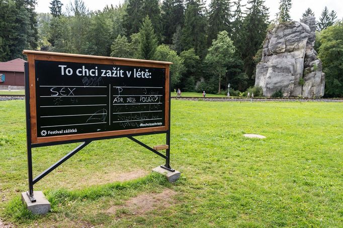 Overturismus: Turistická apokalypsa v Adršpachu během svátku Nanebezetí Panny Marie