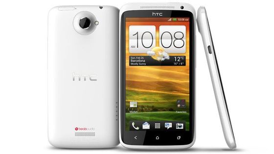 Mobil HTC One X má čtyři jádra a podporuje Dropbox