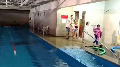 Zemětřesení v Chile rozhoupalo vody v bazénu v Argentině