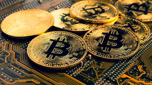 Bitcoin prorazil další strop. Cena kryptoměny zlomila hranici 120 tisíc dolarů