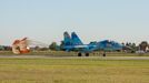 Ukrajinské Su - 27 s brzdícím padákem