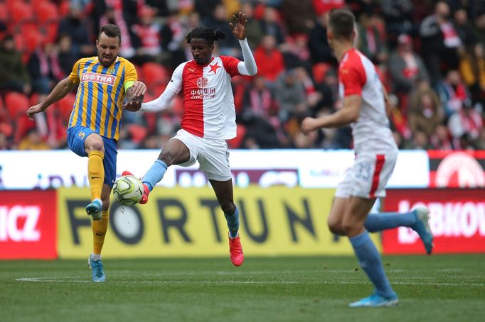 Peter Olayinka v zápase 22. kola Slavia - Opava