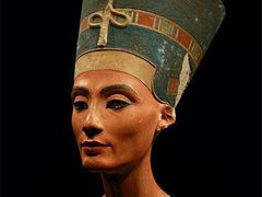 Známý portrét královny Nefertiti