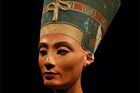 Objev století? Tajná komora v Tutanchamonově hrobce může skrývat hrob královny Nefertiti