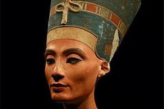 Egypťané pátrají po hrobce slavné královny Nefertiti, začnou u Tutanchamona