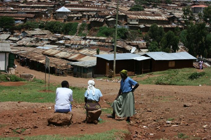 Většina lidí žijících ve slumu Kibera je nezaměstnaných.